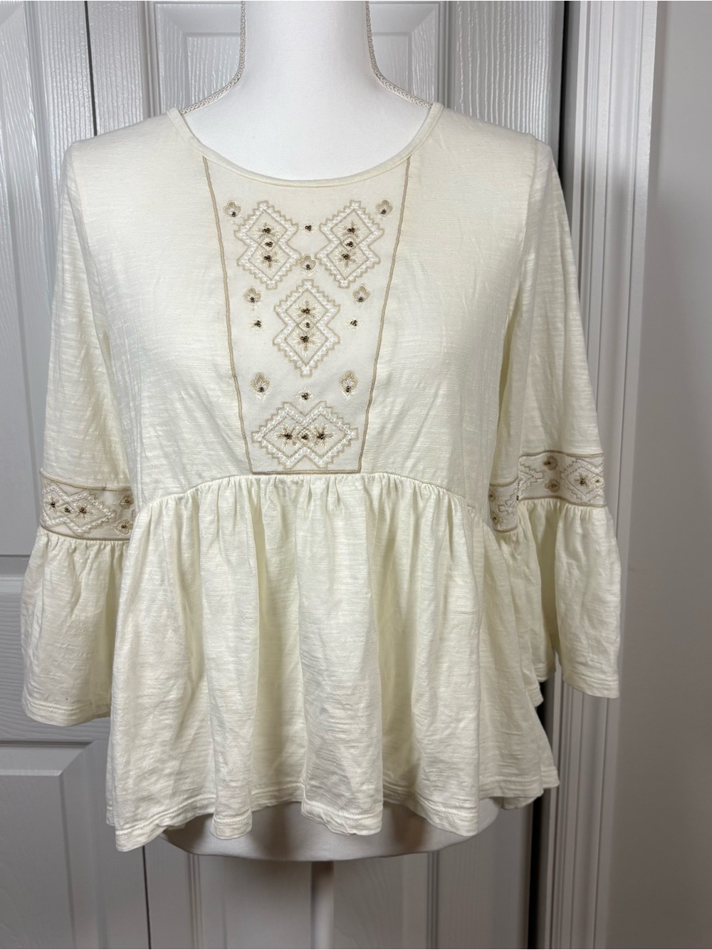 New Directions Petite M Ivory Embroidered Boho Bell Sleeve Peplum Blouse
